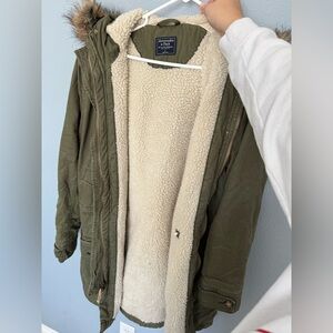 Abercrombie & Fitch Green Jacket with Cream Sherpa lining and Fuzzy Hood Large